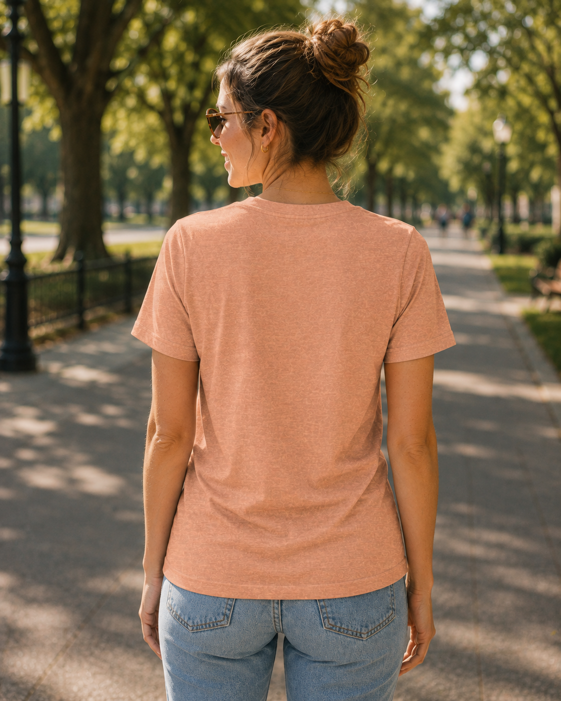 Chic. Graphic Tee — Minimalist Fashion Top